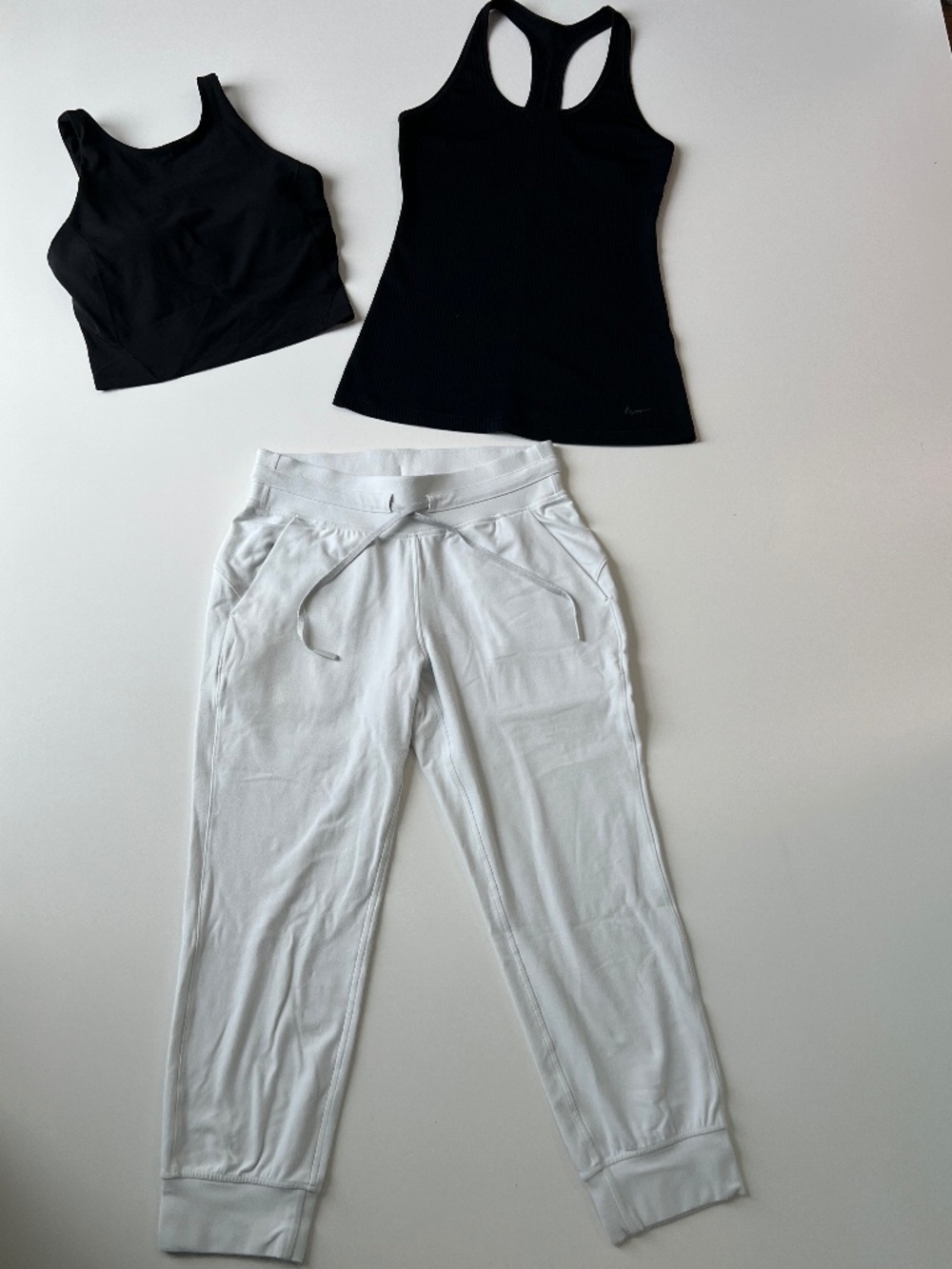 0081 Lululemon/Nike 3 piece set Black Crop Tank US 6, Tank S & white Jogger US 6